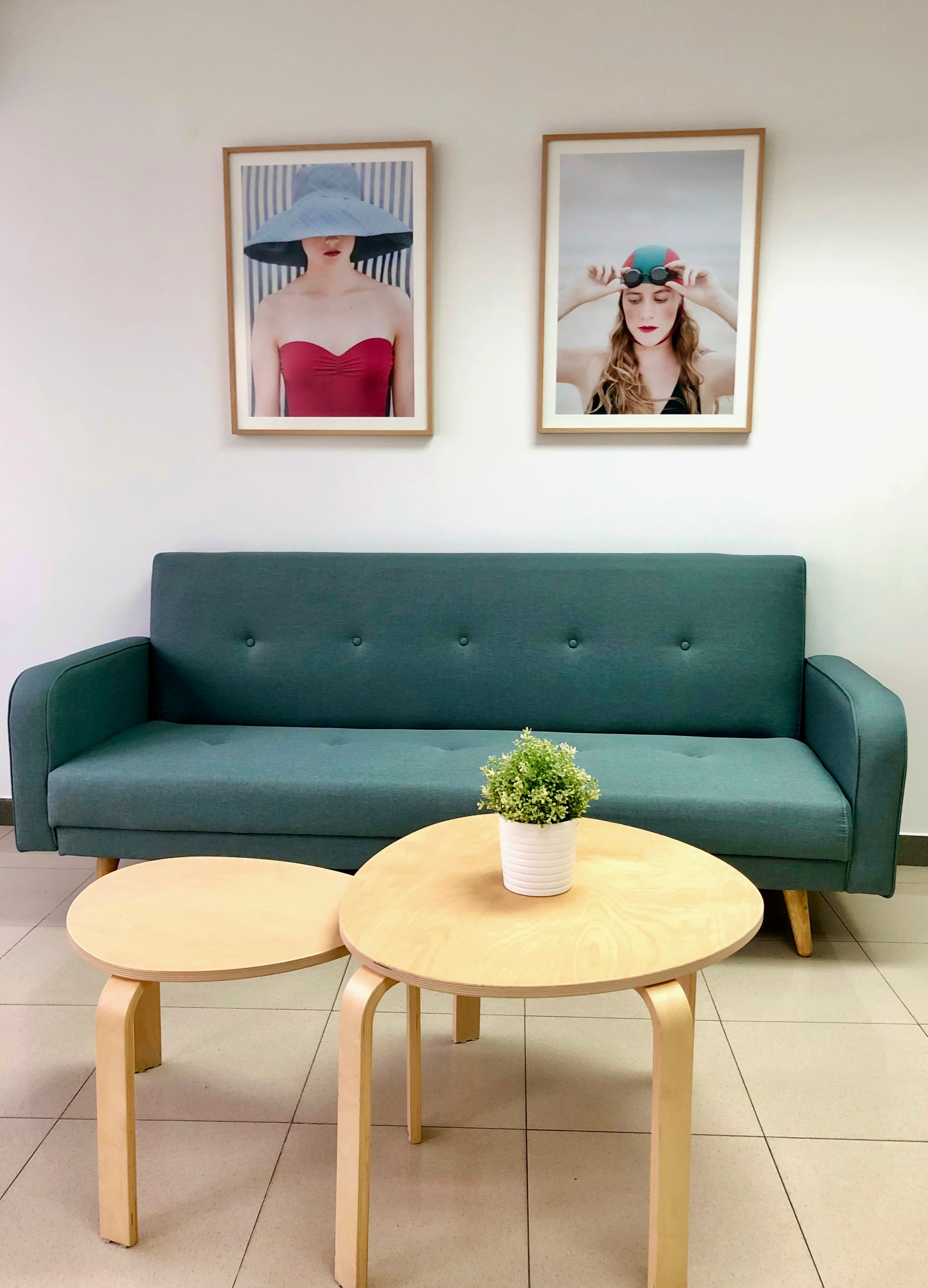 Recepción y sala de espera de Clínica Dental Araque en Las Rozas